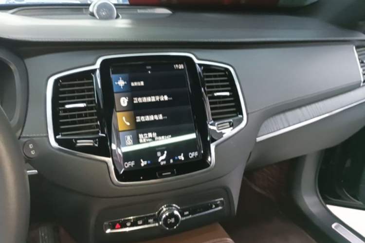 Used Volvo XC90 2021 B6 Luxury Smart Edition 7-Seater Audio And AC Panel