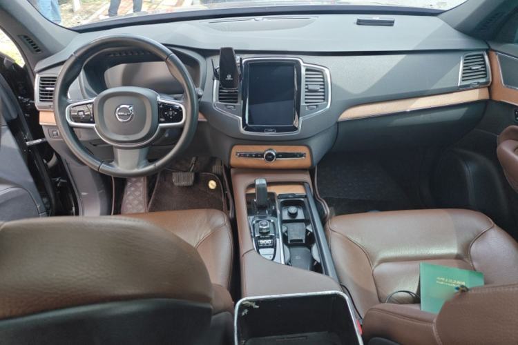 Used Volvo XC90 2021 B5 SmartDrive Luxury Edition 5-seater Center Console