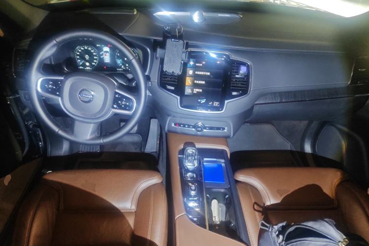 Used Volvo XC90 2021 B6 Luxury Smart Edition 7-Seater Center Console