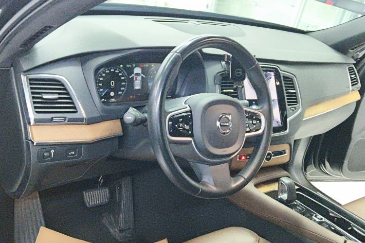 Used Volvo XC90 2021 B5 SmartDrive Luxury Edition 5-seater Center Console
