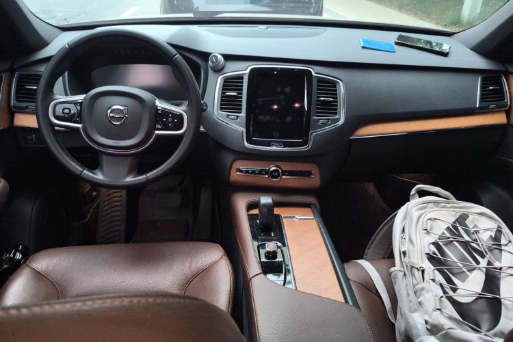 Used Volvo XC90 2021 B5 SmartDrive Luxury Edition 7 Seats Center Console