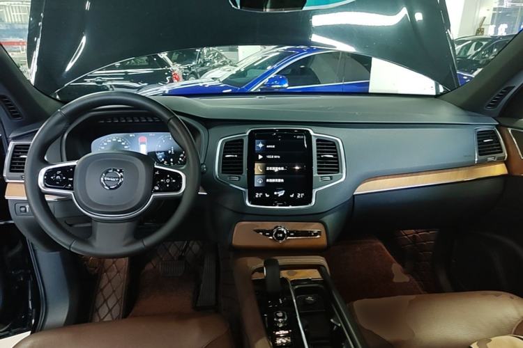 Used Volvo XC90 2021 B5 SmartDrive Luxury Edition 5-seater Center Console