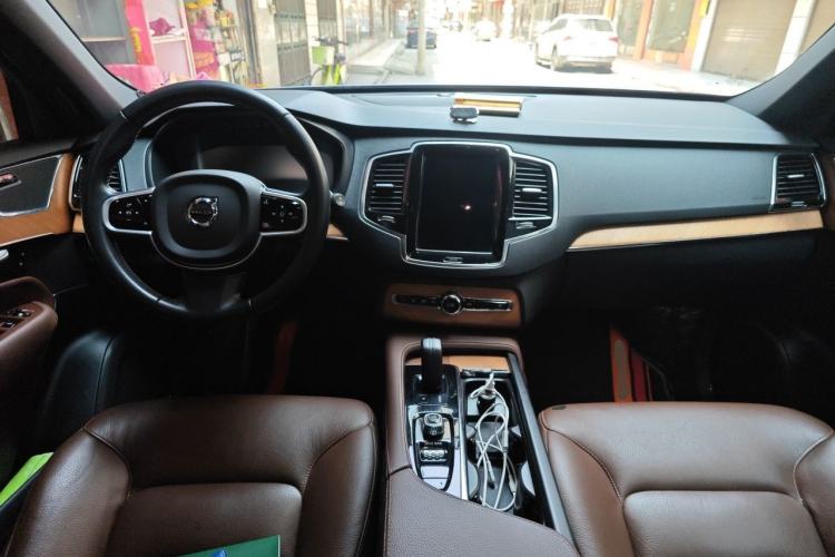 Used Volvo XC90 2021 B6 Zhiyi Luxury Edition 7-Seater Center Console