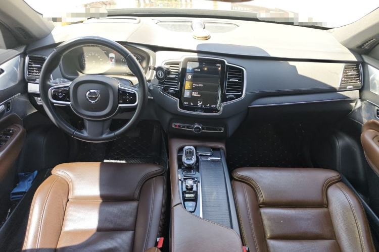 Used Volvo XC90 2021 B6 Luxury Smart Edition 7-Seater Center Console