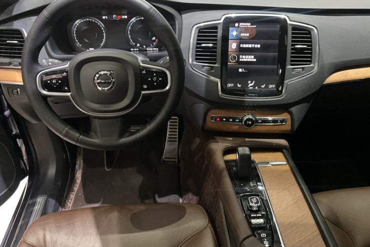 Used Volvo XC90 2021 B5 SmartDrive Luxury Edition 5-seater Center Console