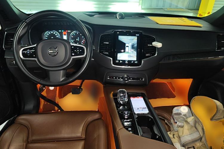 Used Volvo XC90 2021 B6 Luxury Smart Edition 7-Seater Center Console