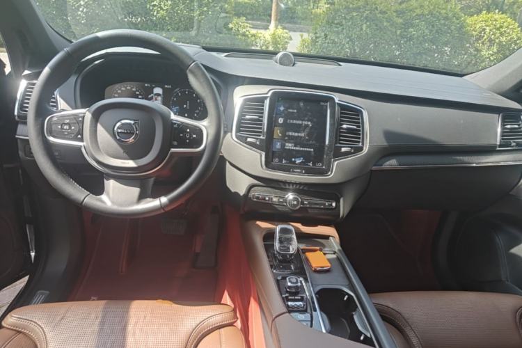 Used Volvo XC90 2021 B6 Luxury Smart Edition 7-Seater Center Console