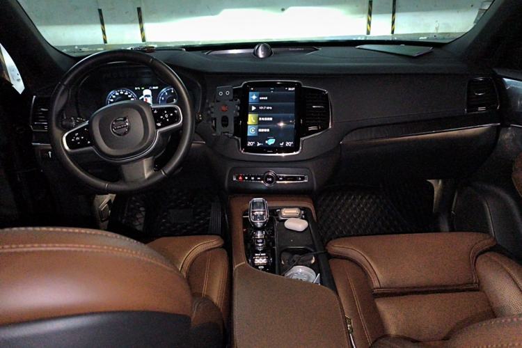 Used Volvo XC90 2021 B6 Luxury Smart Edition 7-Seater Center Console