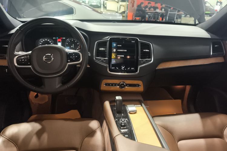 Used Volvo XC90 2021 B5 SmartDrive Luxury Edition 5-seater Center Console