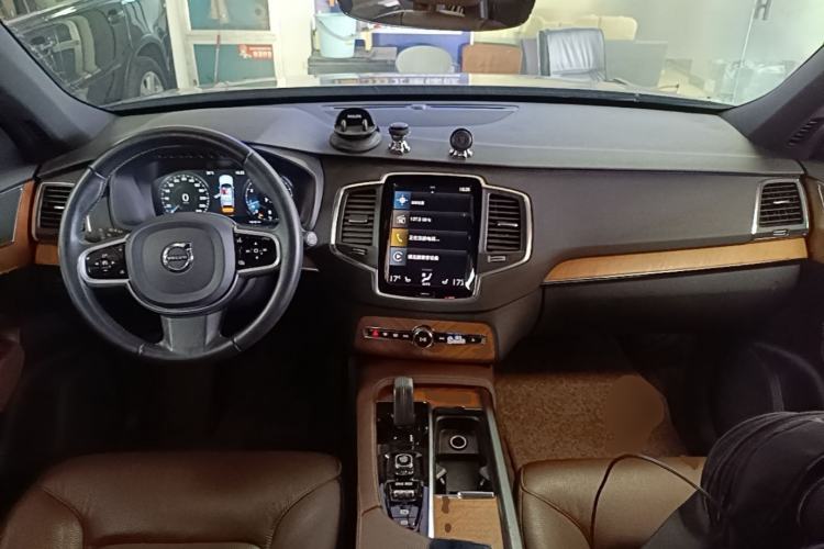 Used Volvo XC90 2021 B5 SmartDrive Luxury Edition 5-seater Center Console