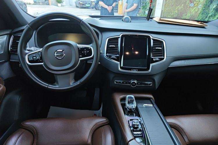Used Volvo XC90 2021 B6 Luxury Smart Edition 7-Seater Center Console