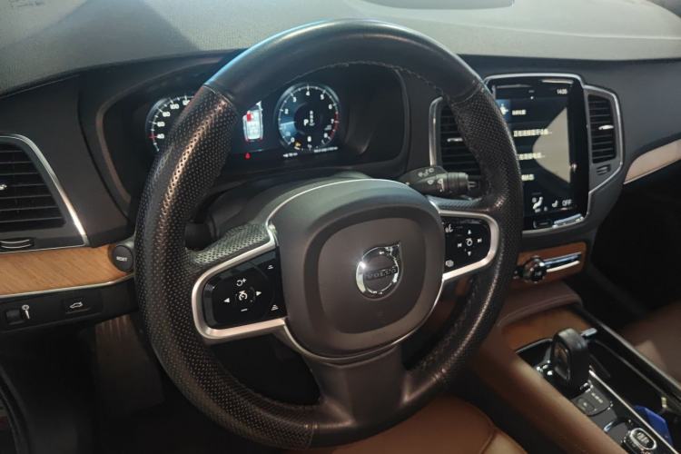 Used Volvo XC90 2021 B5 SmartDrive Luxury Edition 7 Seats Center Console