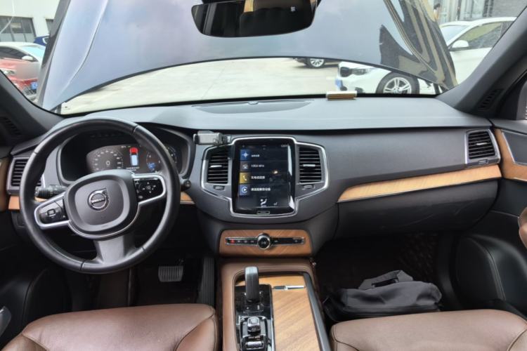 Used Volvo XC90 2021 B5 SmartDrive Luxury Edition 7 Seats Center Console