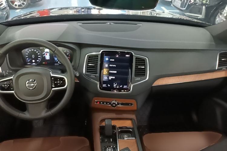 Used Volvo XC90 2021 B5 SmartDrive Luxury Edition 7 Seats Center Console
