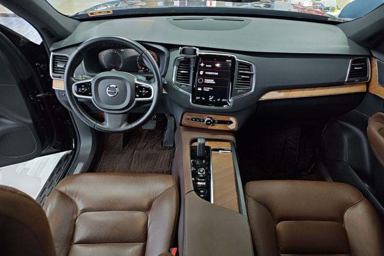 Used Volvo XC90 2021 B5 SmartDrive Luxury Edition 5-seater Center Console