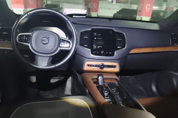 Used Volvo XC90 2021 B6 Zhiyi Luxury Edition 7-Seater Center Console