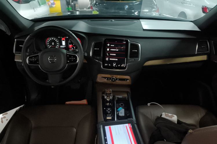 Used Volvo XC90 2021 B5 SmartDrive Luxury Edition 5-seater Center Console