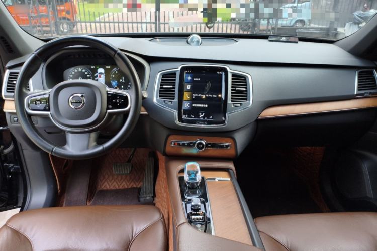 Used Volvo XC90 2021 B5 SmartDrive Luxury Edition 5-seater Center Console