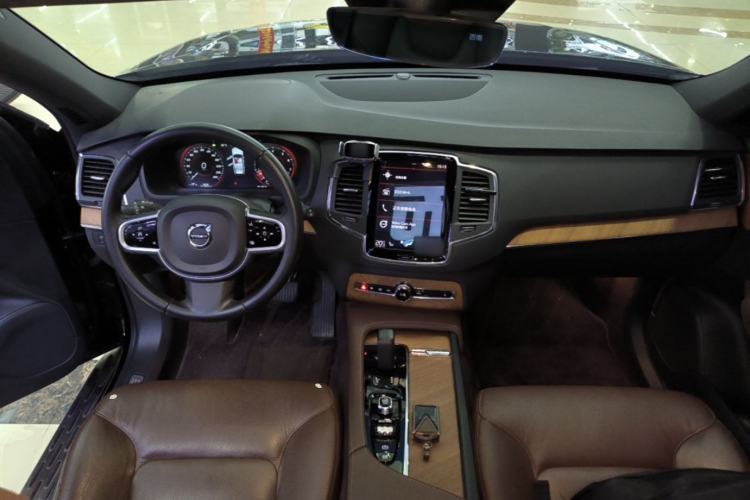 Used Volvo XC90 2021 B5 SmartDrive Luxury Edition 5-seater Center Console