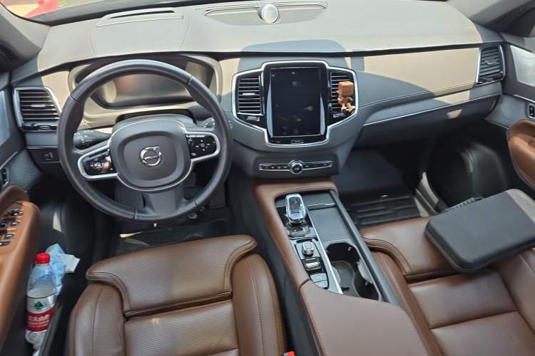 Used Volvo XC90 2021 B6 Luxury Smart Edition 7-Seater Center Console