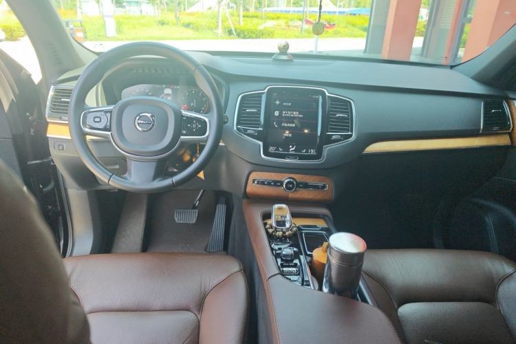Used Volvo XC90 2021 B6 Zhiyi Luxury Edition 7-Seater Center Console