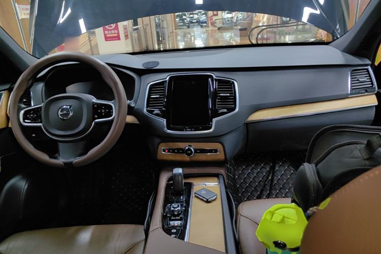 Used Volvo XC90 2021 B6 Zhiyi Luxury Edition 7-Seater Center Console