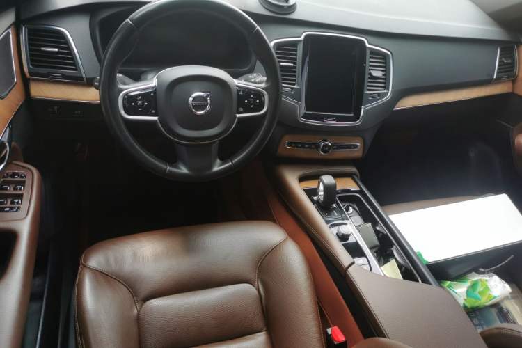 Used Volvo XC90 2021 B5 SmartDrive Luxury Edition 5-seater Center Console