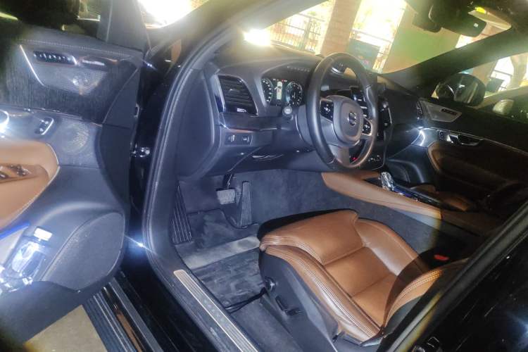 Used Volvo XC90 2021 B6 Luxury Smart Edition 7-Seater Driver Seat
