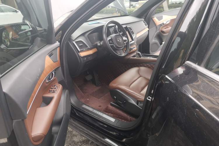 Used Volvo XC90 2021 B5 SmartDrive Luxury Edition 5-seater Driver Seat