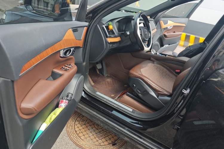 Used Volvo XC90 2021 B5 SmartDrive Luxury Edition 7 Seats Driver Seat