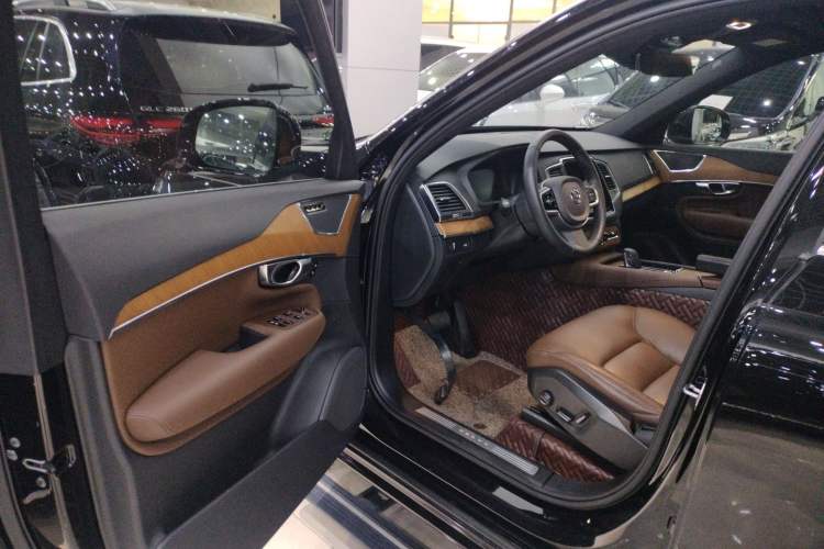 Used Volvo XC90 2021 B5 SmartDrive Luxury Edition 5-seater Driver Seat