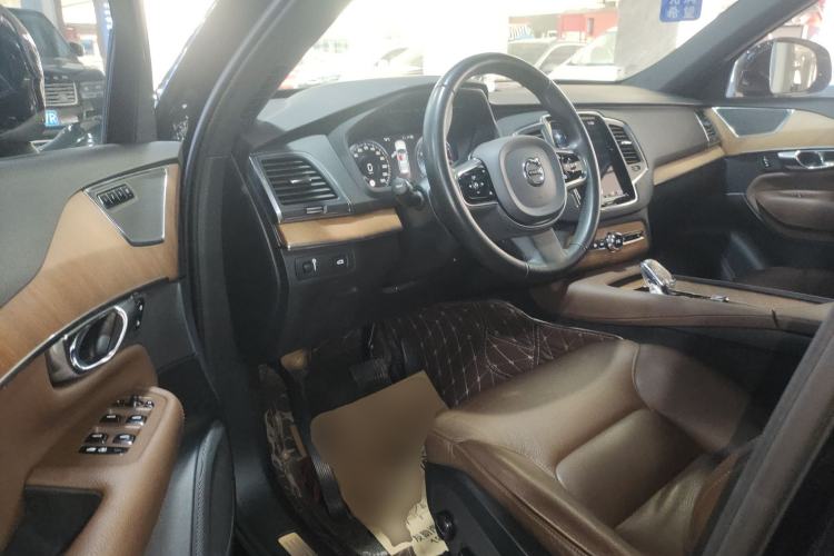 Used Volvo XC90 2021 B5 SmartDrive Luxury Edition 5-seater Driver Seat