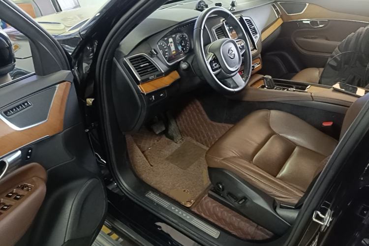 Used Volvo XC90 2021 B5 SmartDrive Luxury Edition 5-seater Driver Seat