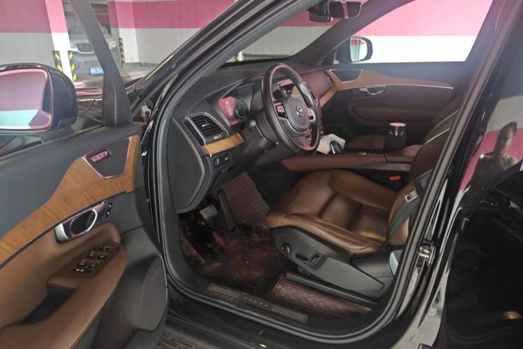 Used Volvo XC90 2021 B5 SmartDrive Luxury Edition 5-seater Driver Seat