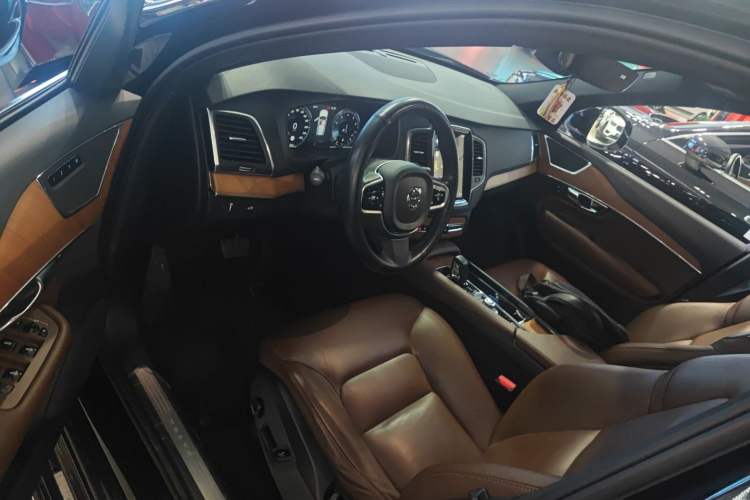 Used Volvo XC90 2021 B5 SmartDrive Luxury Edition 7 Seats Driver Seat