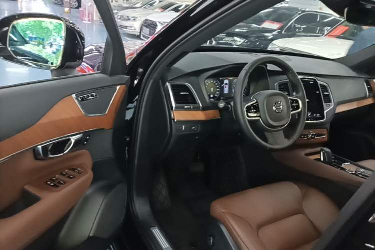 Used Volvo XC90 2021 B5 SmartDrive Luxury Edition 7 Seats Driver Seat
