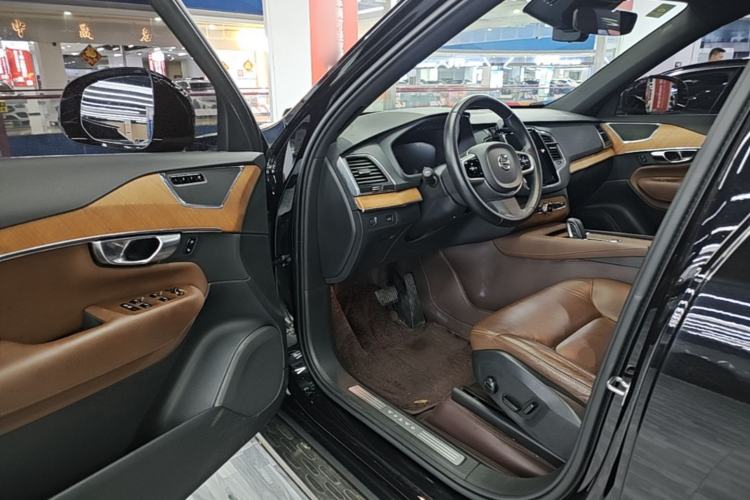 Used Volvo XC90 2021 B5 SmartDrive Luxury Edition 5-seater Driver Seat