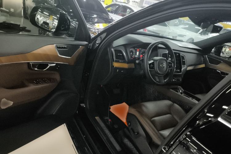 Used Volvo XC90 2021 B5 SmartDrive Luxury Edition 5-seater Driver Seat