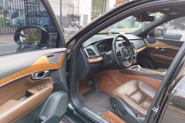 Used Volvo XC90 2021 B5 SmartDrive Luxury Edition 5-seater Driver Seat