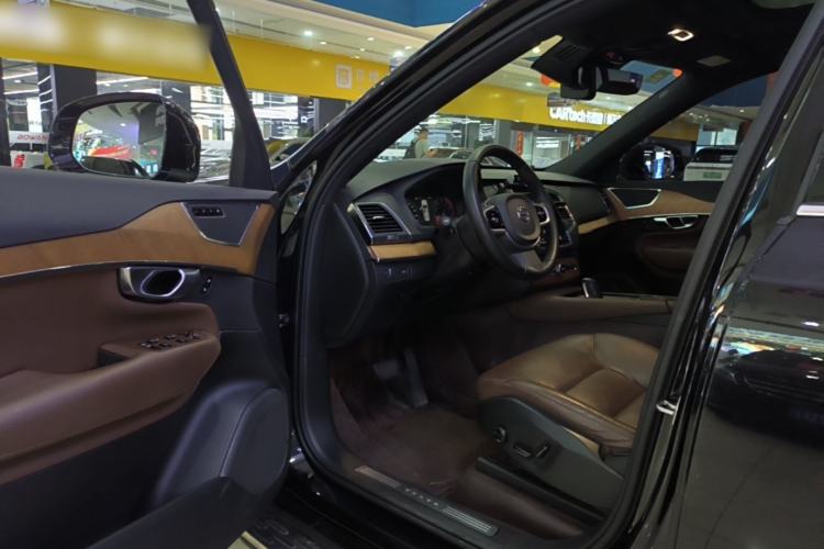 Used Volvo XC90 2021 B5 SmartDrive Luxury Edition 5-seater Driver Seat