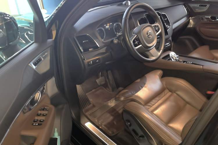 Used Volvo XC90 2021 B6 Luxury Smart Edition 7-Seater Driver Seat