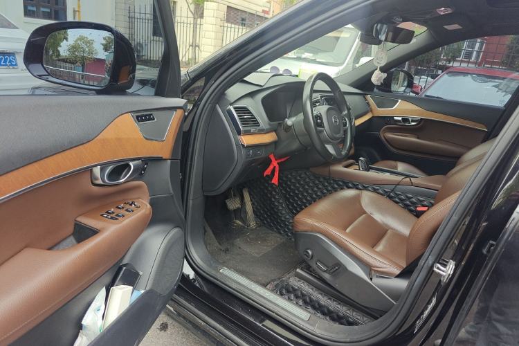 Used Volvo XC90 2021 B5 SmartDrive Luxury Edition 7 Seats Driver Seat