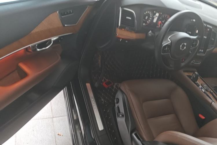Used Volvo XC90 2021 B5 SmartDrive Luxury Edition 7 Seats Driver Seat