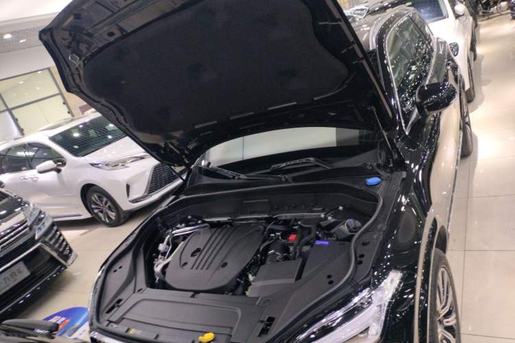 Used Volvo XC90 2021 B5 SmartDrive Luxury Edition 5-seater Engine Bay