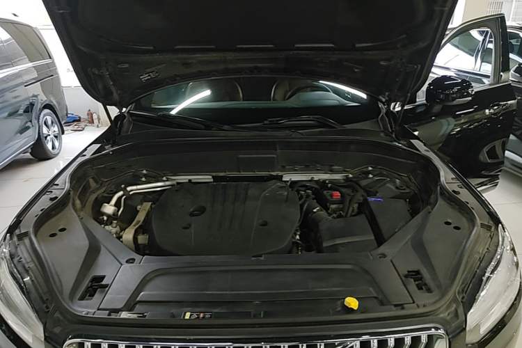 Used Volvo XC90 2021 B5 SmartDrive Luxury Edition 5-seater Engine Bay
