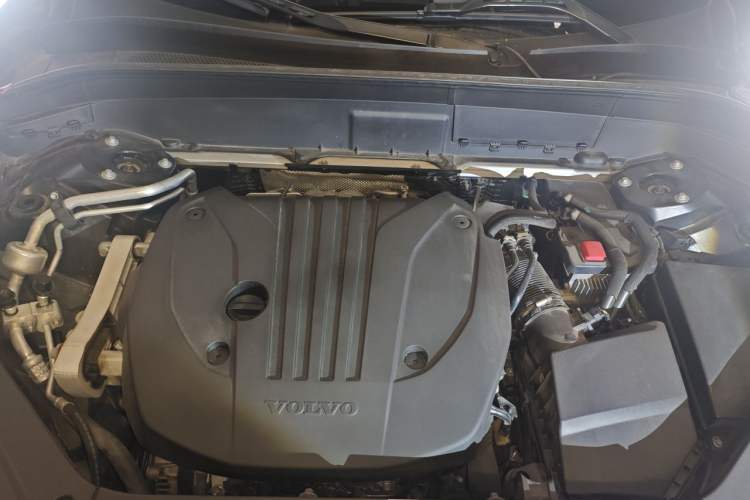 Used Volvo XC90 2021 B5 SmartDrive Luxury Edition 5-seater Engine Bay