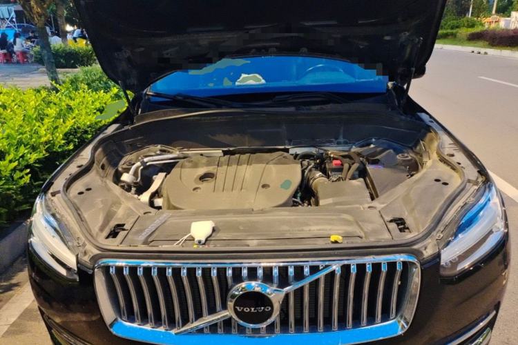 Used Volvo XC90 2021 B5 SmartDrive Luxury Edition 5-seater Engine Bay