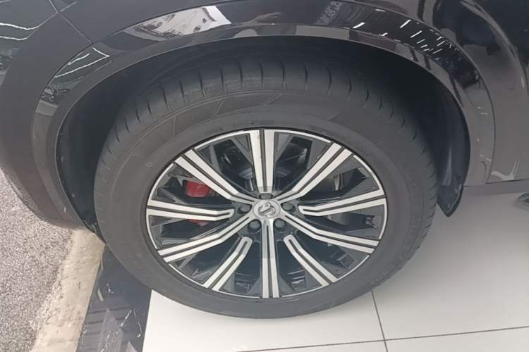 Used Volvo XC90 2021 B6 Zhiyi Luxury Edition 7-Seater Exterior 4