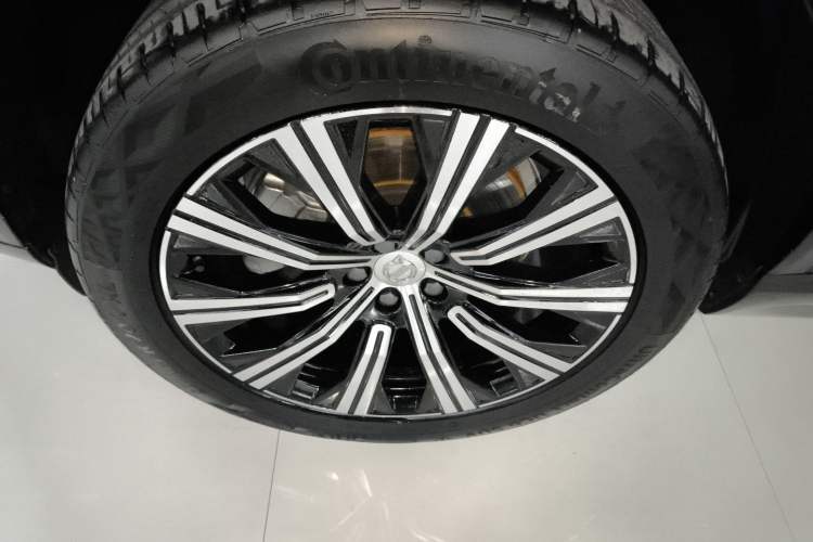 Used Volvo XC90 2021 B5 SmartDrive Luxury Edition 5-seater Exterior 4