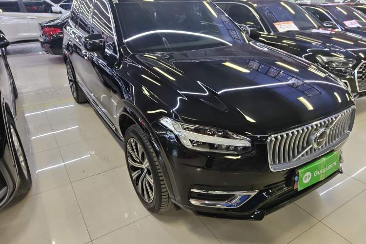 Used Volvo XC90 2021 B6 Zhiyi Luxury Edition 7-Seater Front Right 45 Deg